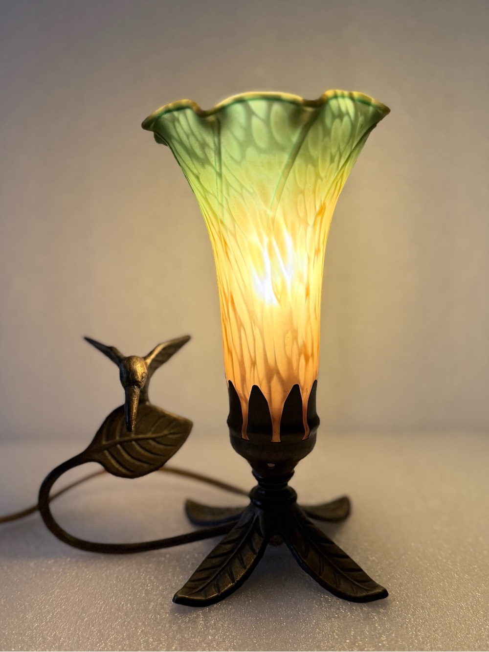 Vintage Hummingbird Nightlight Table Lamp French Country Slag Glass